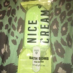 Vs PINK Nice Cream Kiwi Bath Bomb